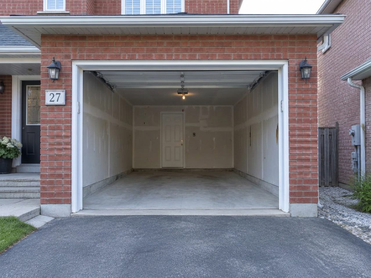 Empty swept single garage in The Beaches, Toronto, after Space Back cleanout
